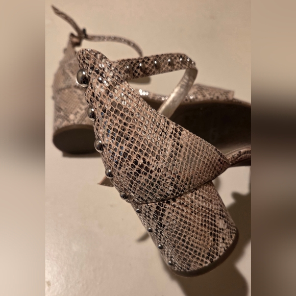《SOLD》ANNE KLEIN Silver Studded Snakeskin Block Heels - Picture 8 of 9